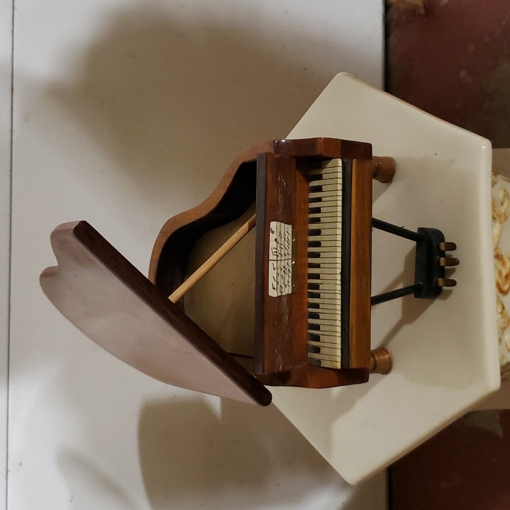 Piano Music Box Wind Up Waltz